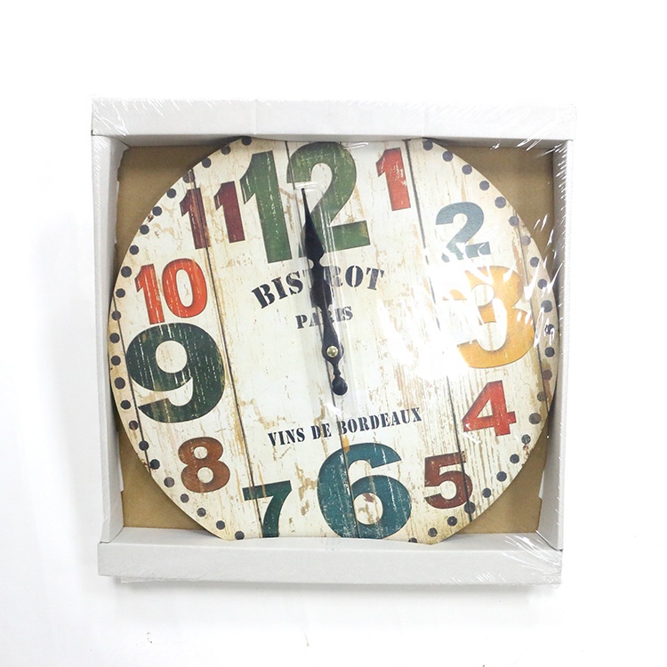 Drewniany dekoracyjny zegar na ścianie