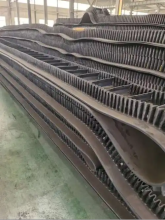 Bucket lift high angle conveyor belt