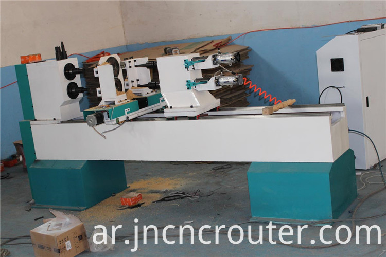 الصين Cnc مخرطة الخشب قطع الساقين السعر المصنعين