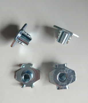 Large flange ZP Tee nut