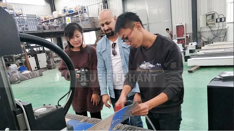 Jinan Blue Elephant 1325 Electric CNC Router Metal Cutting Machinery with Mist Cooling System