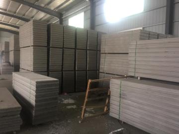 wall boards for land transportation