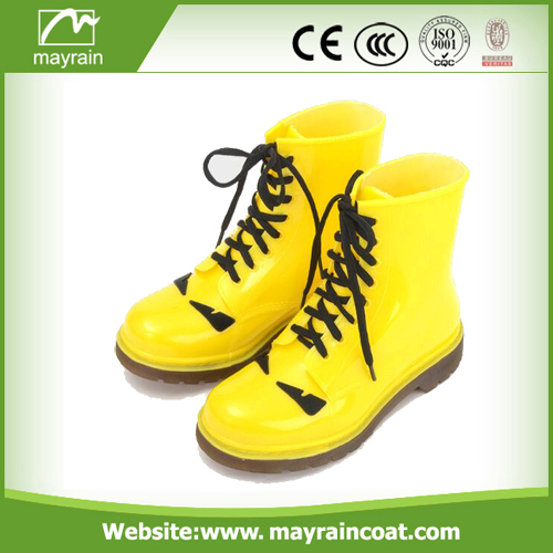 Botas de lluvia de PVC amarillo con zapato