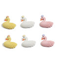 Nuevo 28 * 30 MM lindo cisne Flatback resina cabujones adorno hermoso Kawaii Animal cisne artesanías se ajustan a la caja del teléfono decoración artesanal