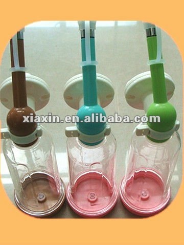 Plastic bottle of assembly injection plastic mould