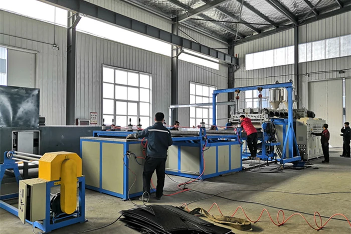 Double Colour Atificial Extrusion Line PE Plastic Grass Mat Making Machine