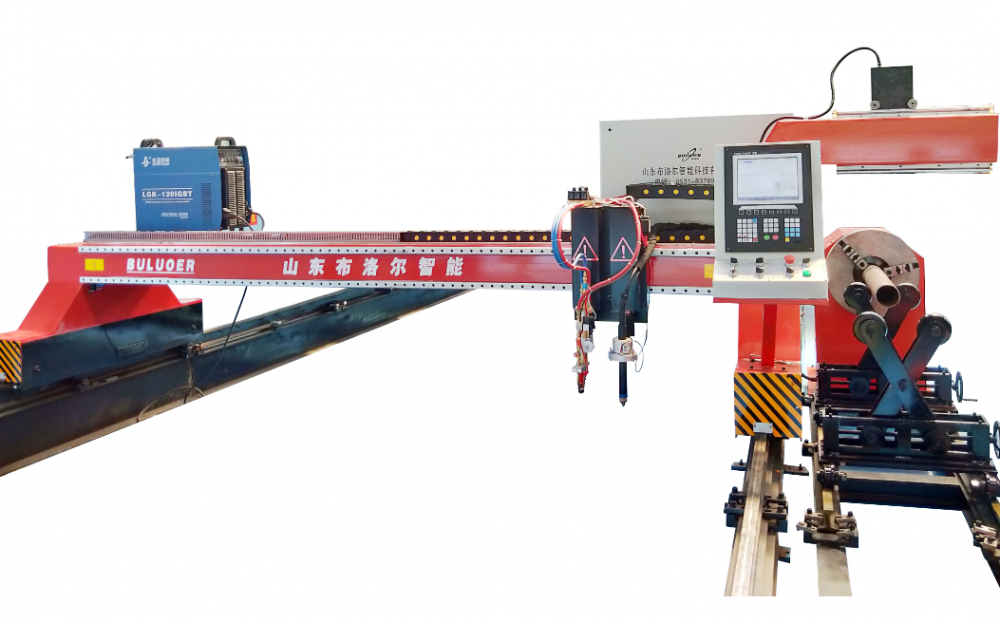 Operatore di taglio al plasma CNC