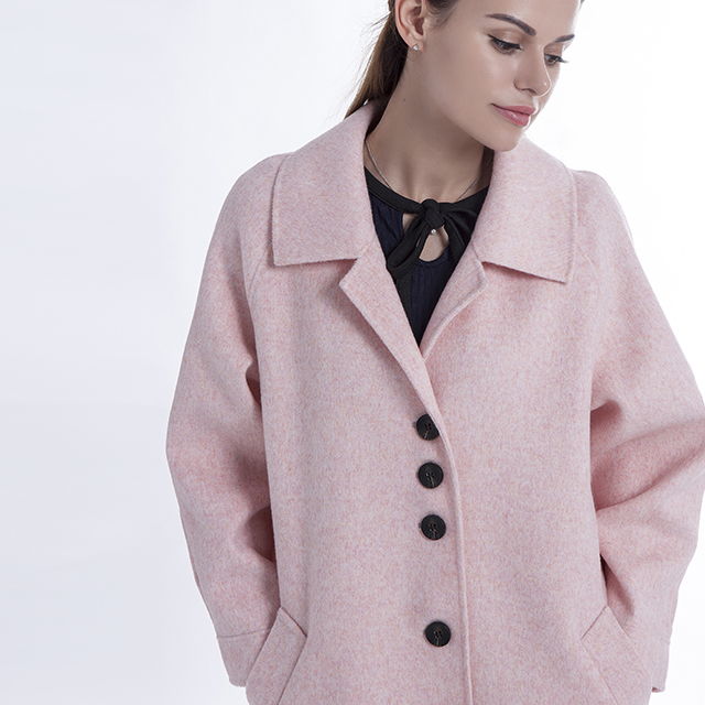 Cashmere overcoat in autumn and winter