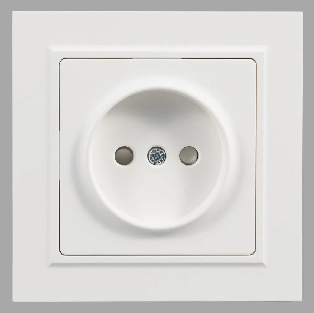 Розетка 10А Российская без заземляющего устройства Белая