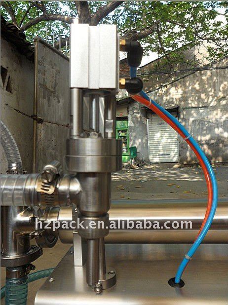 Single head liquid filling machine