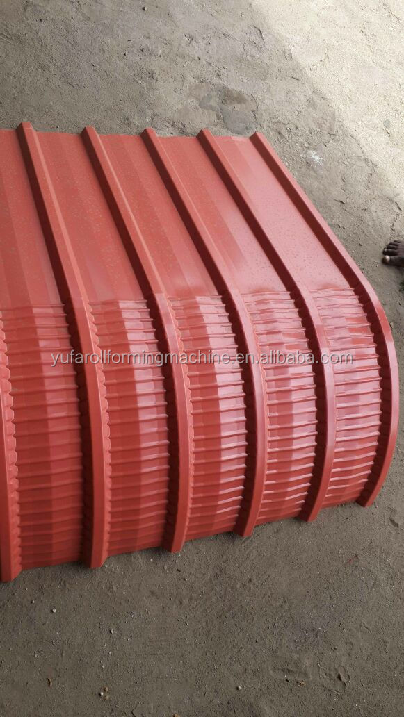 Roof panel curving type vertical curve roll forming machine