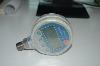 pressure gauge with alarm