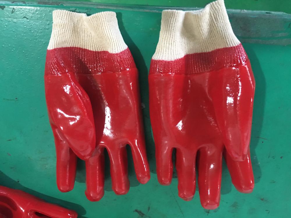 Red pvc single dipped gloves knit wrist