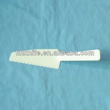 Plastic cake server