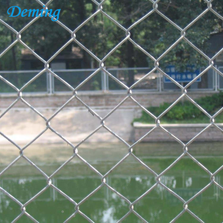 Galvanized Low Carbon Steel Wire Chain Link Fence