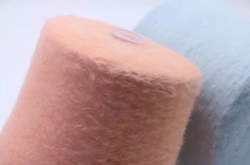 Red Feather Polyester Mink Eyelash Fancy Yarn For Knitting Cardigans 1.3cm