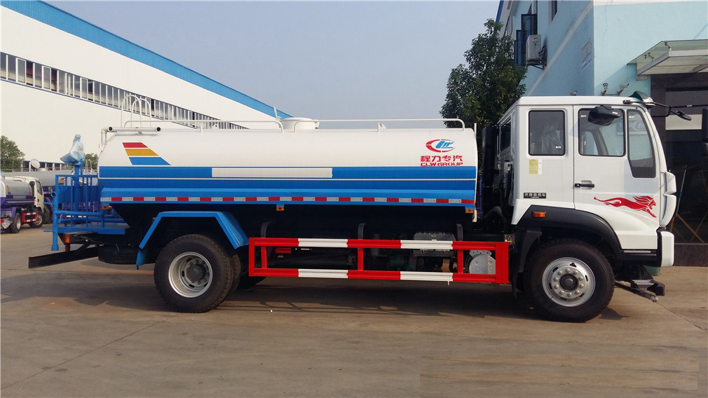 sinotruk 10000 liter water tank truck 2