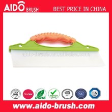 Glass cleaner with silicone blade