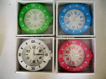 the plastic watch desk clock