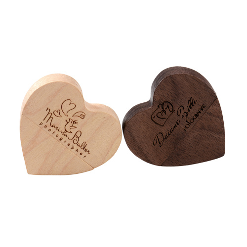 Chiavetta USB a forma di cuore in legno