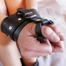 Leather Bondage Restraints Flirting Erotic Sex Handcuff Wrist Toys For Couple Game