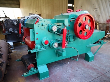 Mobile diesel crusher/wood chipper