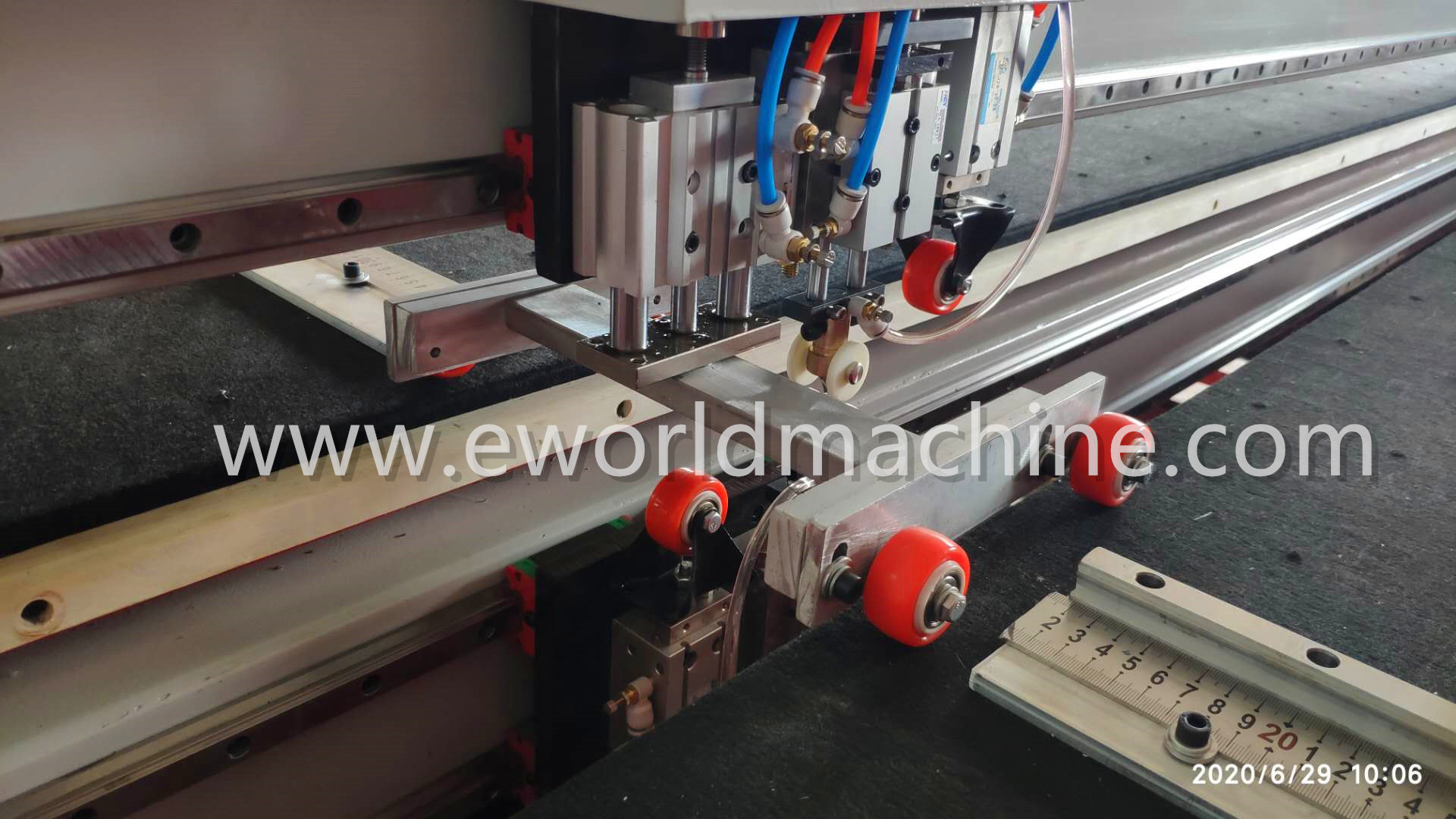 PLC Controlled Automatic Laminated Glass Cutting Breaking Machine Factory Direct