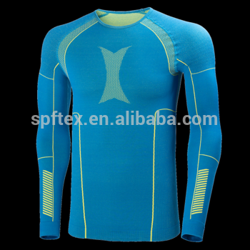 Comfortable and Functional Seamless Base Layer Top for Men