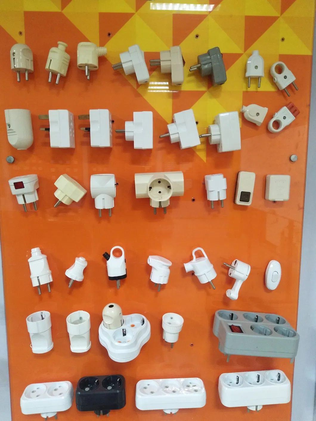 Электрическая 2-контактная вилка питания в европейском стиле прямой формы (P7053)