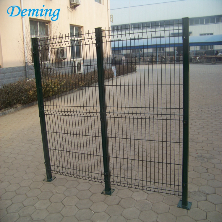 Triangle 3D curved welded wire mesh panel fence