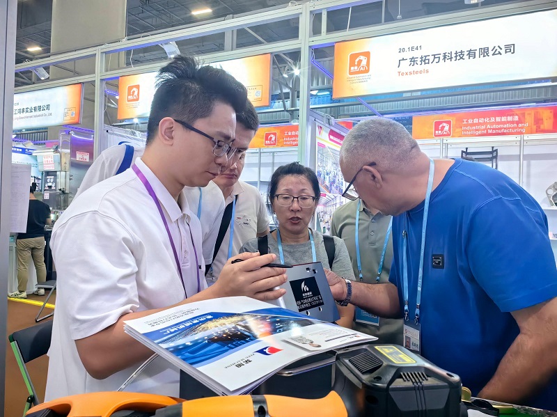 Chuke Intelligent's booth at the Canton Fair was a huge hit, with its laser cleaning and marking equipment selling out to international buyers