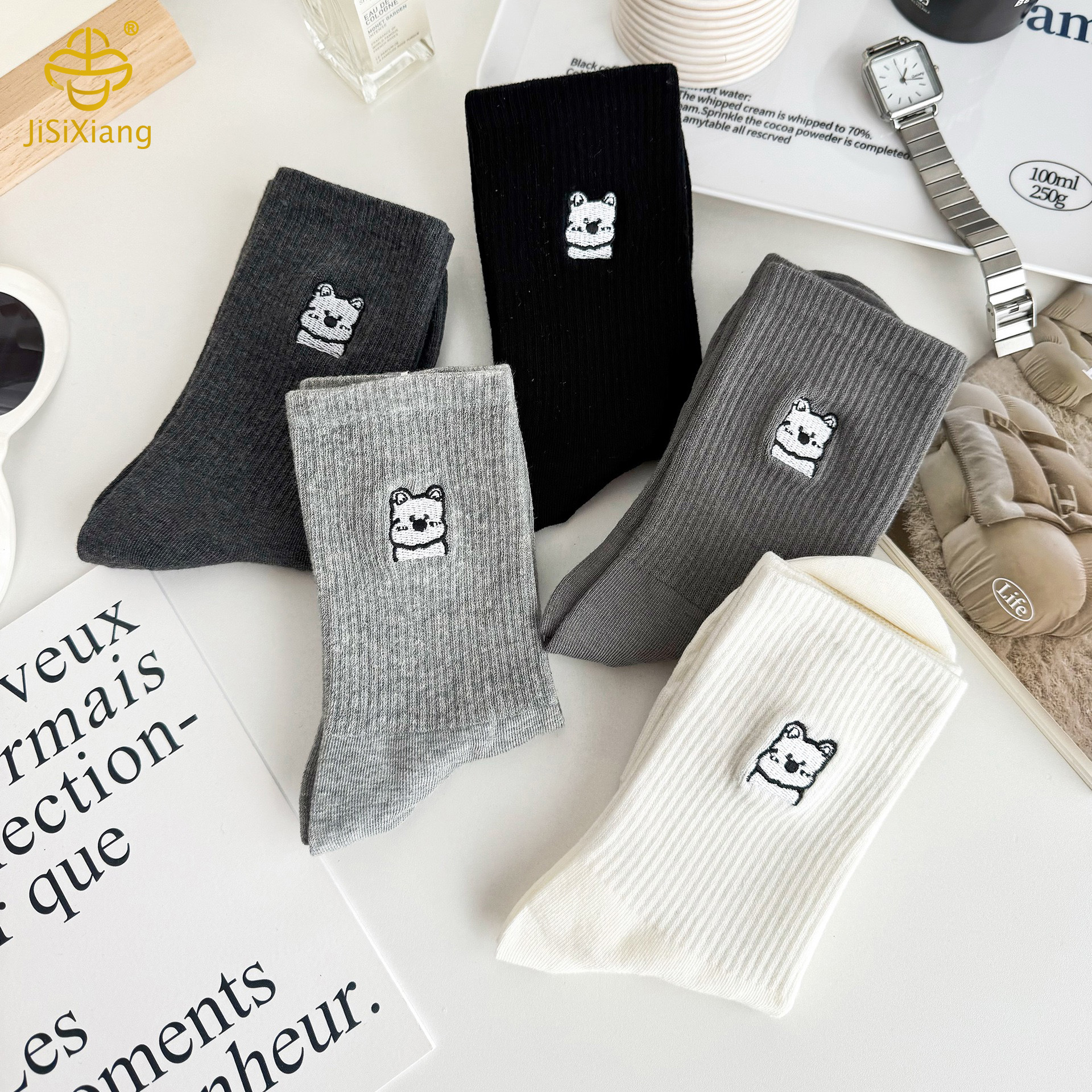 한국 만화 자수 양말 Korean cartoon embroidered socks