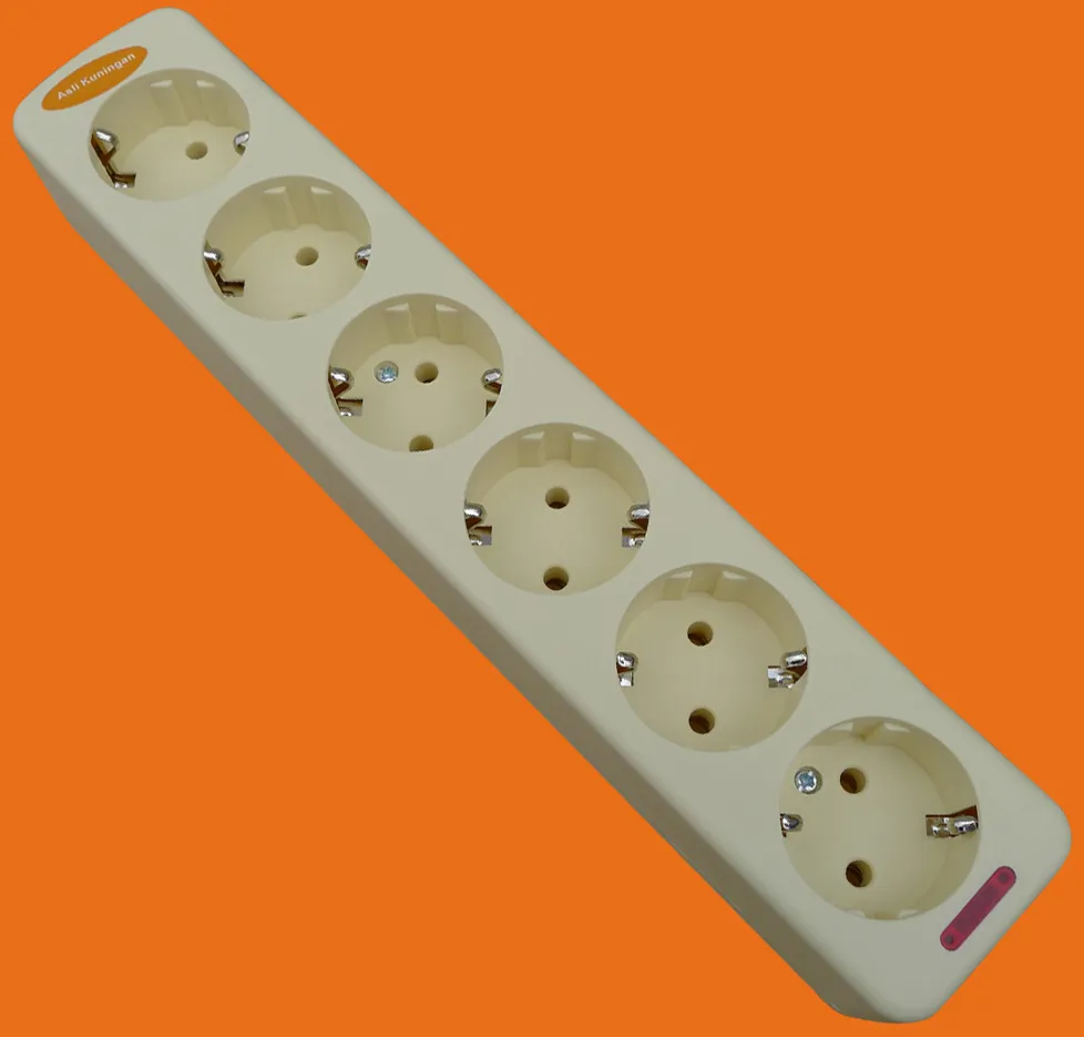 5-контактная розетка для силового кабеля 10/16А с переключателем (E5005ES)