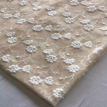 Tissu de broderie plat en tulle