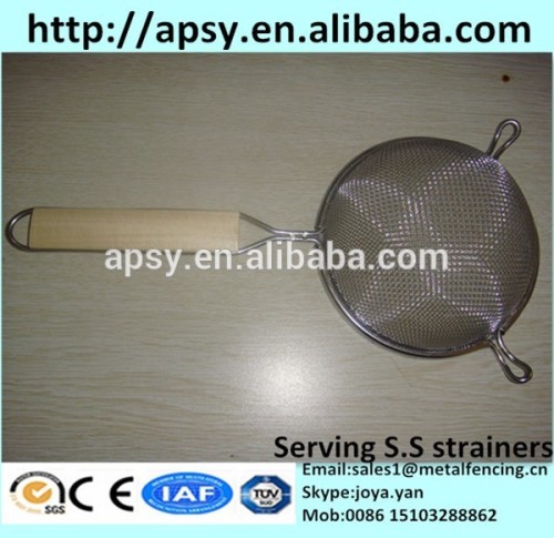 KFC serving stainless steel baskets mini fried cesta chip strainers baskets with wood handle , stainless steel handle