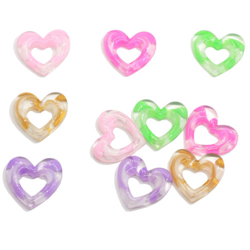 Ciondoli in resina a forma di cuore colorati che svuotano i cabochon in resina a forma di cuore per i capelli dei bambini o accessori per orecchini fatti a mano