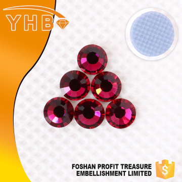 Alibaba China cheap colorful flatback crystal hotfix rhinestone chain