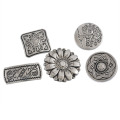 Ces boutons en métal mélangés fleur argent antique