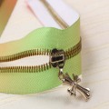 Thời trang Rainbow Rainbow Brass Zipper