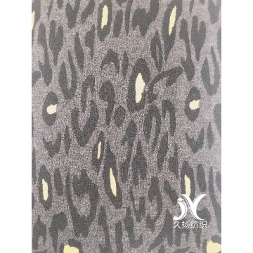 Jacquard de punto con estampado de leopardo