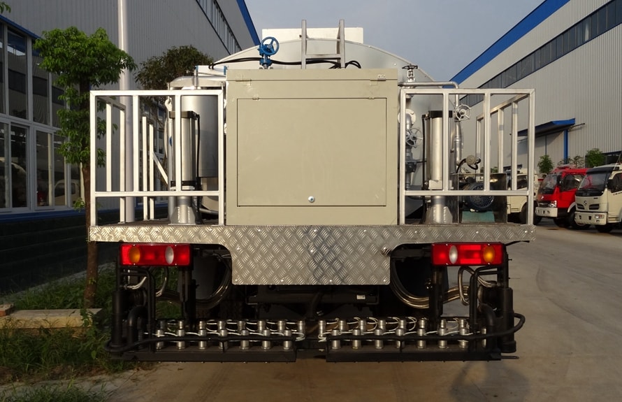 Asphalt Distribution Tank Truck 4