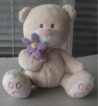 Beige mother hand bouquet gift plot