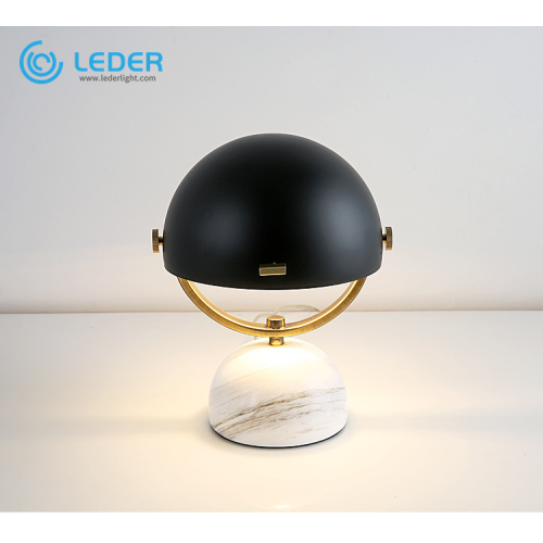 Внутрішні металеві настільні лампи LEDER
