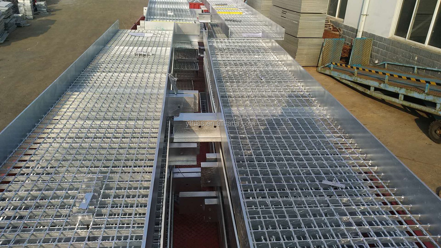 HDG walkway steel grating with toe plate steel floor grating with kick plate