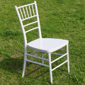 白い樹脂ティファニー キアヴァリ椅子
