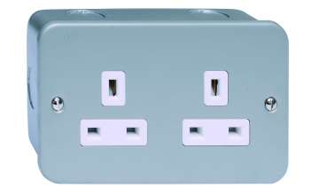 2g 13A Unswitched Socket Metal Clad