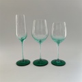 Druppelkleurige steel wijnglas drinkset