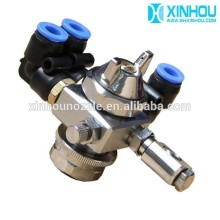 Anti clogging air atomizing spray paint nozzles