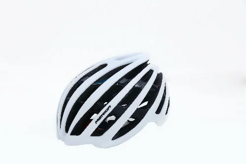 White Color and Protective Fashion Bicycle Helmet