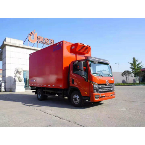 Red 6 meter single-row refrigerated truck